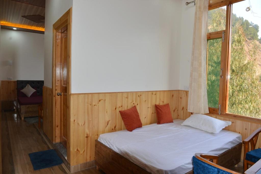 Tulip Flowing River View Hotel. Shamshi Exterior foto