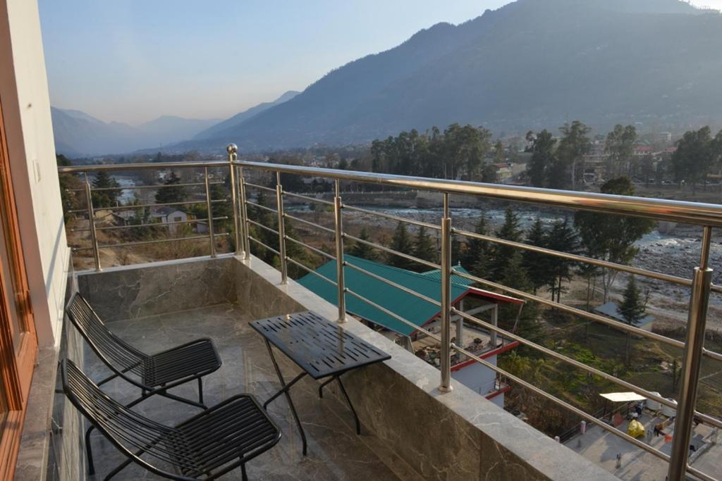 Tulip Flowing River View Hotel. Shamshi Exterior foto