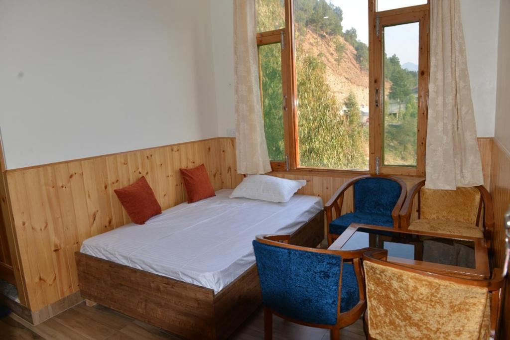 Tulip Flowing River View Hotel. Shamshi Exterior foto