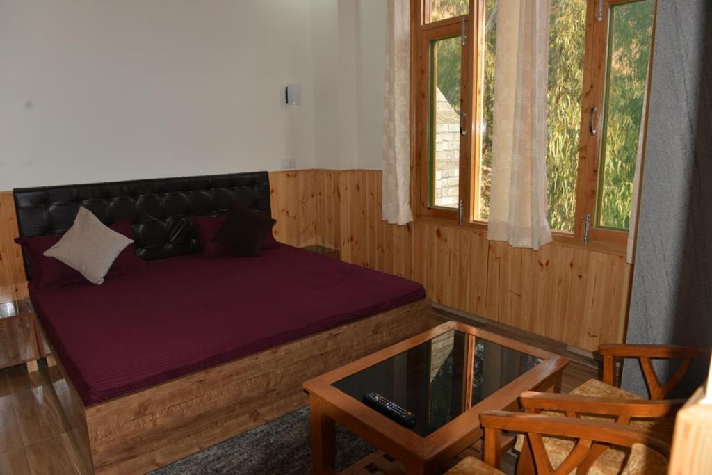 Tulip Flowing River View Hotel. Shamshi Exterior foto